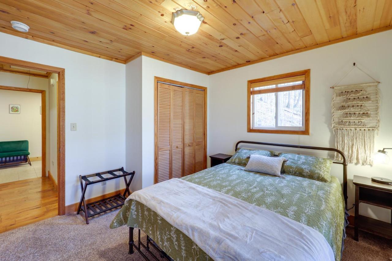 Pet-Friendly Spruce Pine Cabin With Private Fire Pit Buitenkant foto