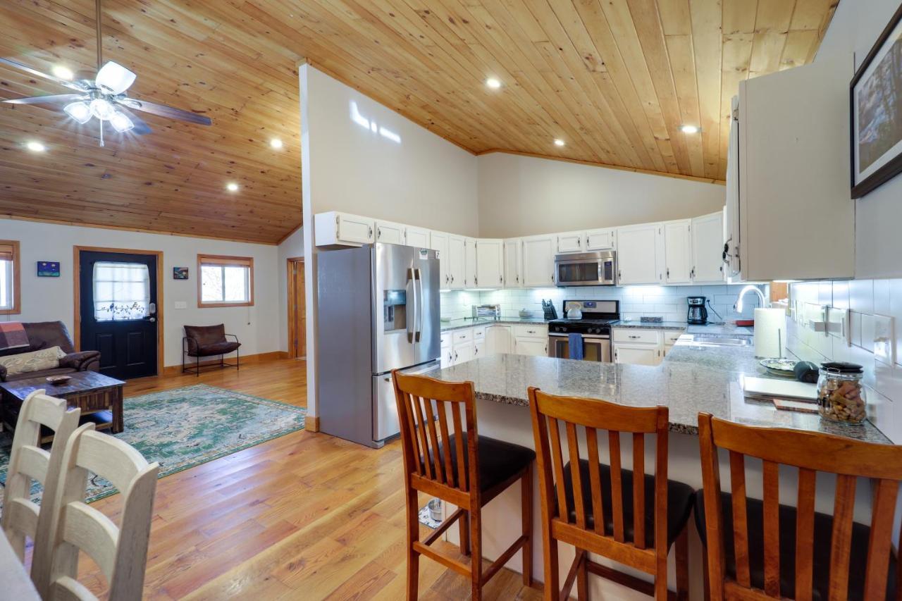 Pet-Friendly Spruce Pine Cabin With Private Fire Pit Buitenkant foto