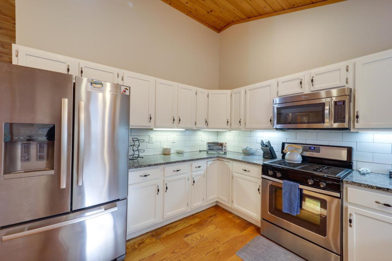 Pet-Friendly Spruce Pine Cabin With Private Fire Pit Buitenkant foto